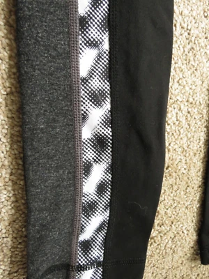 GAP FIT GFAST GEODOT PRINT BLACK, GRAY & WHITE ACTIVEWEAR PANT-SIZE XS - Image 1 of 4