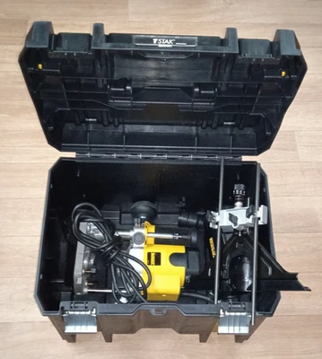 Dewalt DW 621 Router, 1100 Watt, DW621 with Router Set - Image 1 of 4