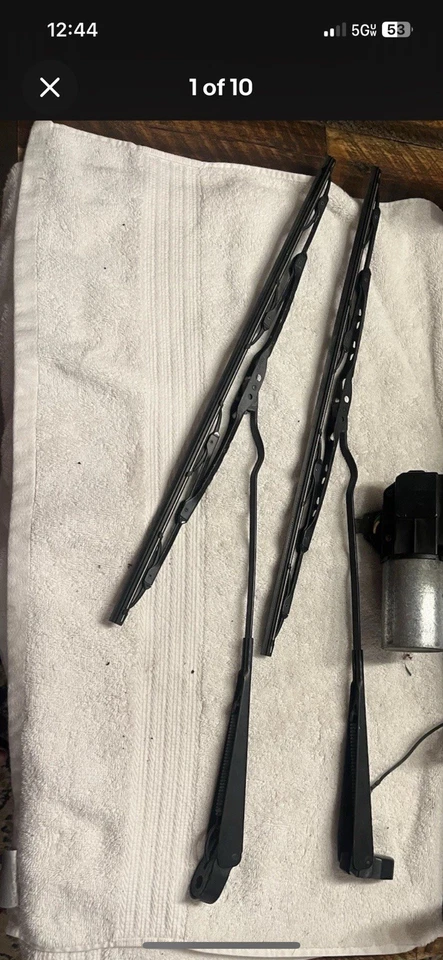 1989-1995 Volvo 740 940 Sedan Left & Right Windshield Wiper Arm Pair OEM #3707EM - Image 1 of 1