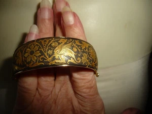 BRAZALETE BRAZALETE DAMASCENO ASIÁTICO NEGRO TONO DORADO 3/4""W FLORES Y BISAGRAS #25/5 - Imagen 1 de 11