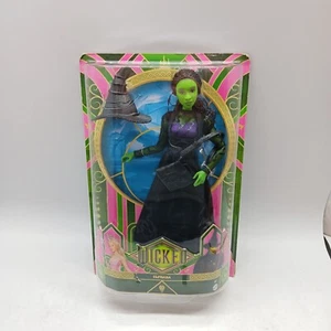 Mattel Universal Wicked Elphaba Modepuppe wicked com URL Fehldruck *Neu* - Bild 1 von 6