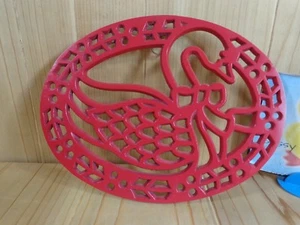 Christmas Goose Cast Iron Trivet 7.5" Red Oval Feet Hanging Ring Holly Berries - Picture 1 of 3