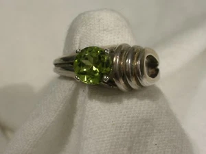Women's 6mm Peridot ring Sz 7 - Picture 1 of 1
