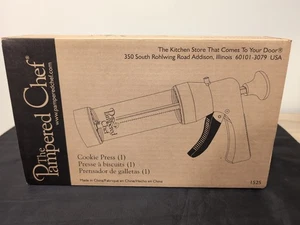 THE PAMPERED CHEF COOKIE PRESS # 1525 COMPLETE in Box With 16 Discs White - Picture 1 of 2