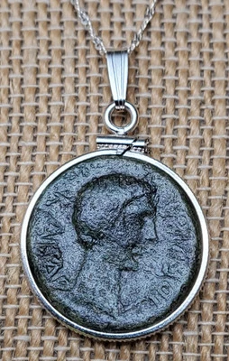 Collar de plata maciza moneda antigua de los emperadores romanos Augusto y Tiberio con certificado de autenticidad  Foto 1 de 4