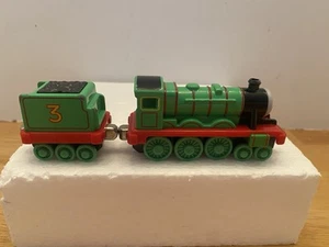 Thomas & Friends Henry & Tender - Picture 1 of 3