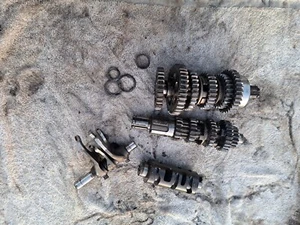 1999 HONDA CG125 CG 125 JCE ENGINE GEARBOX GEARS COGS SELECTOR DRUM FORKS GWO - Picture 1 of 10