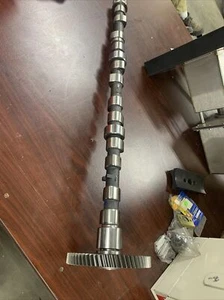 NEW CAMSHAFT John Deere , RE522314 Or R135440 , FREE SHIPPING - Picture 1 of 3