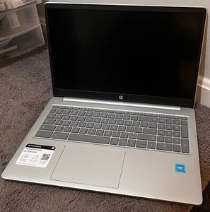 HP Chromebook 15a-nb0013dx Silver 64GB Storage 8GB RAM ChromeOS Laptop - Picture 1 of 19