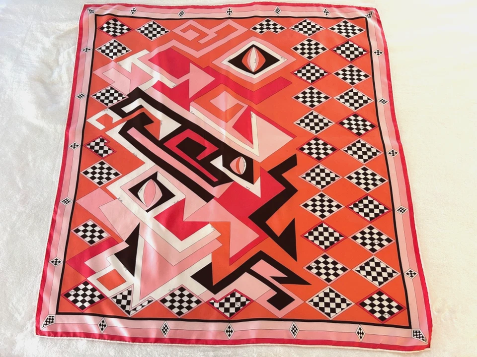 Emilio Pucci Rosa Coral Negro Blanco Firmado 35" Bufanda de Seda Geométrica Enrollada a Mano Foto 1 de 4