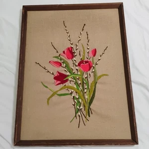 Vintage bestickt Crewel rosa rot Tulpe Blume Floral Stück gerahmt 25x18 - Bild 1 von 8