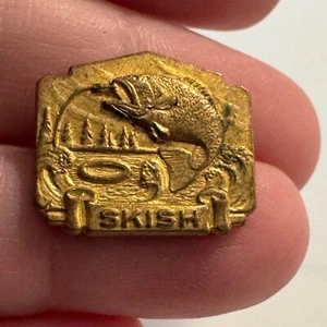 Incredible Vintage Skish Target Fishing Lapel Pin Fish - Picture 1 of 3