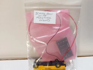 Unbranded school bus with flashing lights N-scale - Picture 1 of 3
