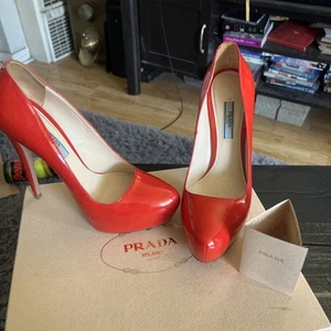 PRADA Vernice Basic Rosso rot Lackleder runde Spitze High Heels US 7,5 EUC 38 - Bild 1 von 21
