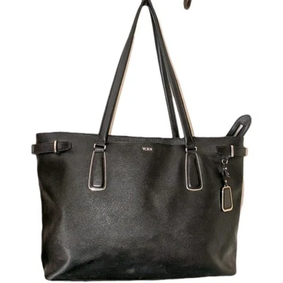 Bolso grande Tumi Sinclair negro de negocios, portátil en buen estado usado  Foto 1 de 4