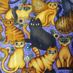 Tela de edredón Dan Morris con estampado de gato púrpura dorado negro marrón para gatitos F4015 - Imagen 1 de 5