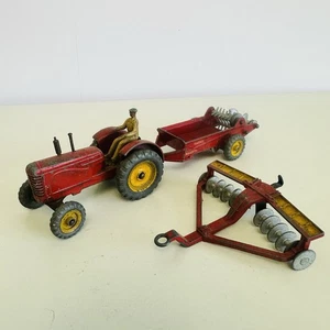 Meccano Dinky Toys Massey Harris modelo de tractor y disco grada esparcidor de estiércol - Imagen 1 de 3