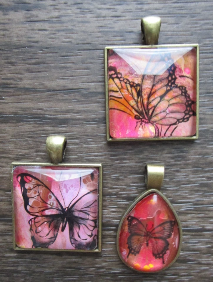 Lote de 3 colgantes de mariposa - suministros para hacer joyas acrílico vertido rojo, rosa, negro Foto 1 de 3