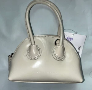 $220. Bolso Bandolera Marge Sherwood Mini Bessette Blanco Vainilla Plateado - Imagen 1 de 9
