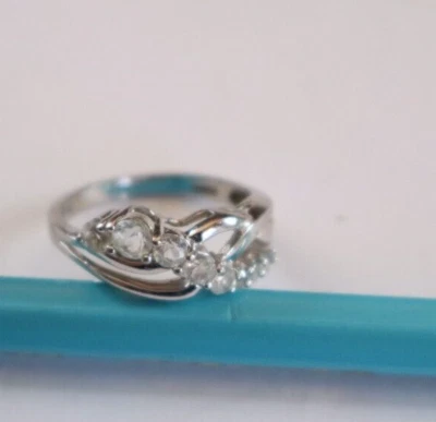 Sterling 925 Silver White Sapphire Accented 8 Stones Ring Stunning Sz: 7 b3 - Image 1 of 4