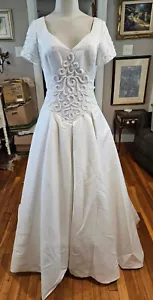 Beautiful Demetrios Ballgown With Bow Bridal Dress Wedding Size 12 - Picture 1 of 5