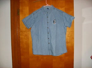 .LADY'S "PORT & COMPANY" BLUE DEMIN SHIRT with PENQUIN DESIGN...SIZE.. LARGE.. - Imagen 1 de 1
