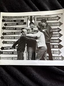 FOTOGRAFÍA PROMOCIONAL ÚNICA 8 X 10 THE BEACH BOYS BLANCO Y NEGRO  - Imagen 1 de 1