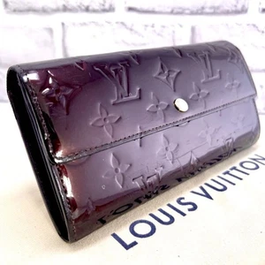 LOUIS VUITTON Vernis Sarah Geldbörse Amarante Burgund Lackleder M93524 - Bild 1 von 18