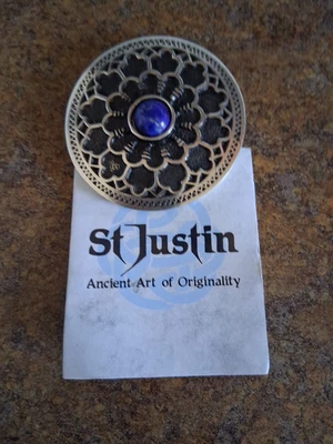 Broche prendedor piedra centro azul medallón celta peltre de San Justino Foto 1 de 4