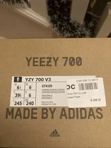 adidas originals Yeezy 700 V3 Junior 99 Rare New In Box 6 (39.3) Ideal Gift - Picture 1 of 11