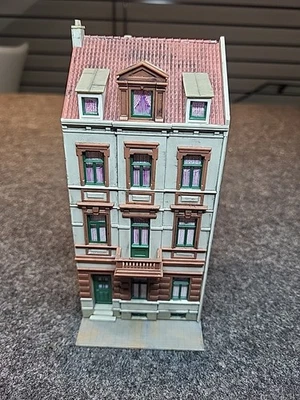 HO - Kibri 39102 City House at the Park - Weathered Fully Assembled  - Image 1 of 4