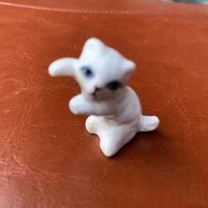 Miniature Porcelain Kitten Vintage White Cat Figure Fluffy Playful Kitty Feline - Picture 1 of 5