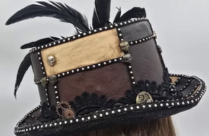OOAK Steampunk Zylinder Hut Cosplay Leder Totenköpfe Zahnräder Spinnen Federn Gr. M 22,25" - Bild 1 von 21