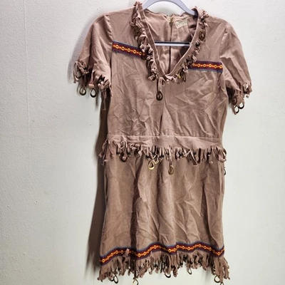 Fantasia vintage feita à mão com tema tribal nativo bege com franja decorada - Imagem 1 de 4