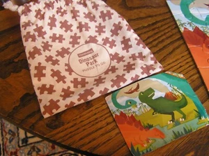 MudPuppy Puzzle To Go in Bag DINOSAUR PARK 36~Pc Jigsaw Puzzle Travel Friendly - Foto 1 di 4