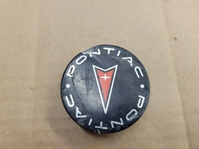 Tapa antipolvo cubo central Pontiac OEM 1997-2009 Aztek Bonneville Grand Am Prix 9593169 Foto 1 de 4