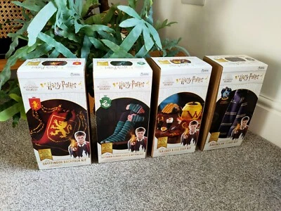X4 OFICIAL Tejido Tu Propio HARRY POTTER BUFANDA KIT Calcetines Mochila Té Acogedor Foto 1 de 3
