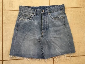 H&M Minirock Jeans Denim Classic Medium Wash Distressed 5 Taschen roher Saum UK 12 - Bild 1 von 8