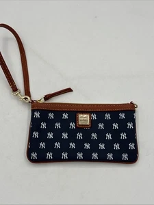 Dooney and Bourke NY Yankees Wristlet Geldbörse Portemonnaie MLB Baseball Logo Blau - Bild 1 von 9