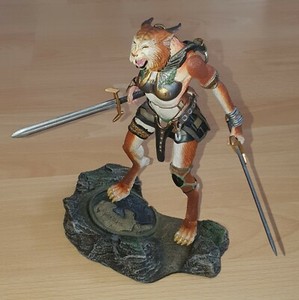 Realm of the Claw ZYNDA Furry Cat Lynx Action Figure + Card + Swords 21cm