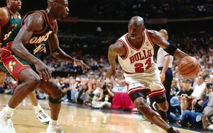 MICHAEL JORDAN LEGENDARY BASKETBALL PLAYER #23 - 5x7 Glossy Printed Photo - Picture 1 of 1