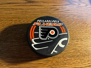 PHILADELPHIA FLYERS HOCKEY OFFICIAL PUCK MADE IN SLOVAKIA GREAT FOR AUTOS - Picture 1 of 2