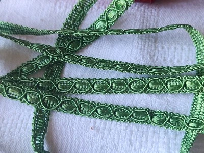 Galon vintage bordure vert satiné 3 mètres sur 0,8 cm A3 - Photo 1/3