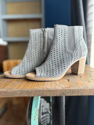Botines Tom’s Gris Gamuza Mallorca Peep Toe Talla 7. Zapatos cómodos y elegantes. Foto 1 de 4