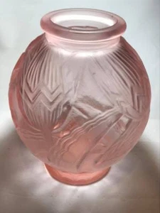 1930’s En Verre Moule Presse Rose Pink Satin Vase Made in France - Picture 1 of 7