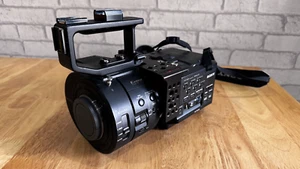 SONY NEX-FS700R 4K RAW PRO Cinematic Video Camcorder + EXTRAS - Picture 1 of 22