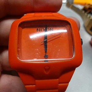 NIXON THE RUBBER PLAYER Men's Watch 45MM Orange Dial Rubber Bands New Battery - Picture 1 of 5