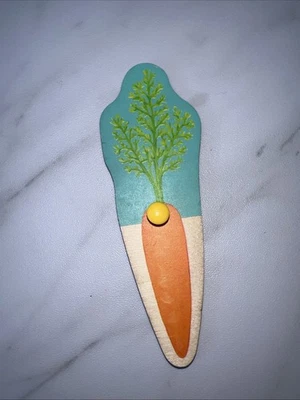 Rompecabezas de madera Lovevery Community Garden pieza de repuesto - zanahoria Foto 1 de 2