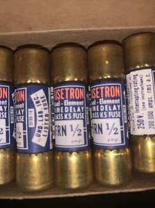 BOX OF 10 BRAND NEW COOPER BUSSMANN FUSETRON FRN-1/2 Fuse FRN 1/2 FRN .5 - Picture 1 of 2
