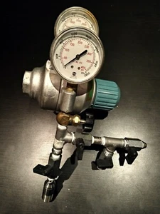 Air Products Specialty Gases Regulator E12-1-N515F - Picture 1 of 6